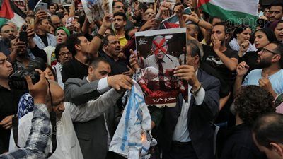 دعما لغزة، احتشاد مئات الصحفيين على سلم النقابة للتنديد بجرائم إسرائيل ( بث مباشر) 