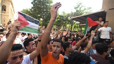 غزة حية ومش هتموت، مسيرة حاشدة لطلاب جامعة القاهرة للتضامن مع فلسطين (فيديو وصور)