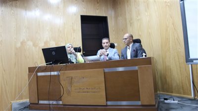 الانبعاثات الكربونية وعلاقتها بالتغيرات الجوية العنيفة ندوة بالقابضة للمطارات 