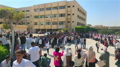 طلاب جامعة حلوان يؤدون صلاة الغائب على شهداء الأقصى (صور)