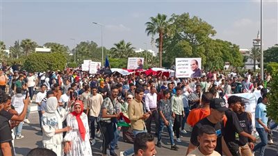 تظاهرات حاشدة في جامعة قناة السويس للتنديد بالتصعيد ضد أهالي غزة (صور) 