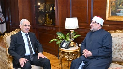 وزير الأوقاف يبحث عملية التثقيف القانوني للأئمة مع النائب العام