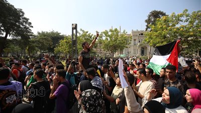 جامعات القاهرة الكبرى تتضامن مع الشعب الفلسطيني.. الطلاب يؤدون صلاة الغائب.. وطالبة من غزة بعين شمس: فلسطين قضية كل عربي (فيديو وصور)