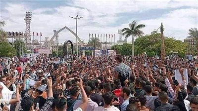 آلاف الطلاب يتظاهرون بحرم جامعة أسيوط للتنديد بالعدوان الإسرائيلي على غزة (فيديو) 