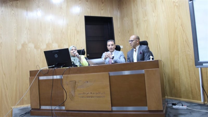 القابضة للمطارات،