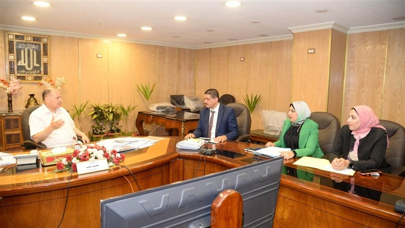 اجتماع محافظ أسيوط،