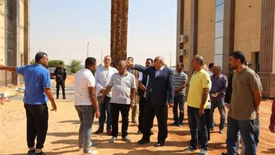 جولة تفقدية لمحافظ الوادي الجديد لمتابعة مواقع العمل والعاصمة الإدارية الجديدة 
