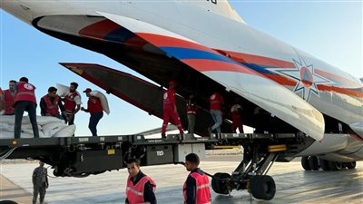 رسميًا وصول طائرة مساعدات روسية مطار العريش من أجل إرسالها إلى غزة (صور) 