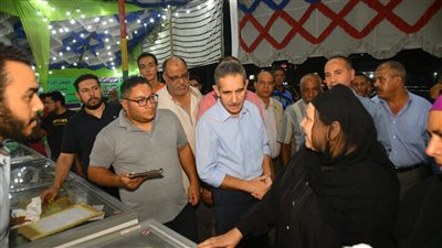 محافظ الغربية يتفقد المعارض والمنافذ التجارية للتأكد من تخفيض أسعار السلع الغذائية