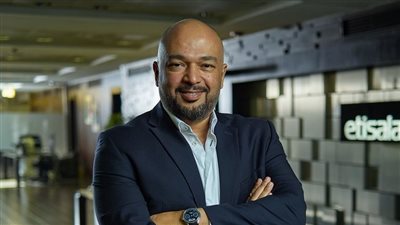 حازم متولي يكشف موقف اتصالات من تشغيل خدمات الشريحة الإلكترونية e-sim 