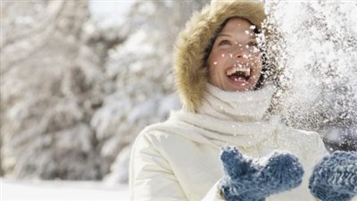 تفسير رؤيا نزول الثلج من السماء في المنام وعلاقتها بالضيق وخسارة الأموال 