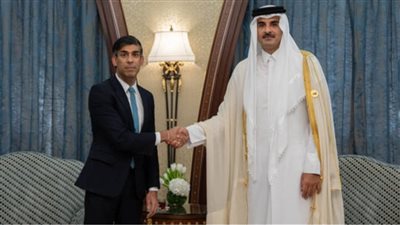أمير قطر يلتقي رئيس الوزراء البريطاني في الرياض