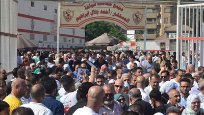 انتخابات الزمالك، رئيس اللجنة يطالب بإخراج غير الأعضاء ومشاحنات بين أنصار المرشحين (فيديو)