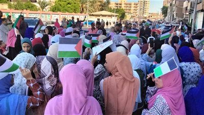 مظاهرة نسائية حاشدة من رحم احتجاجات الواحات للهتاف ضد الاعتداء الإسرائيلي (ڤيديو)