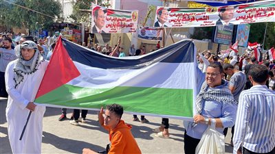 طائرات تحلق في سماء أسيوط لتأمين التظاهرات دعما للشعب الفلسطيني (فيديو)