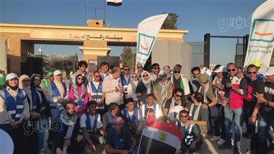 رسائل نجوم مصر للشعب الفلسطيني من أمام معبر رفح: قلوبنا معاكم (فيديو وصور)