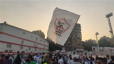 استمرار توافد الناخبين على نادي الزمالك في الدقائق الأخيرة قبل غلق التصويت (صور)