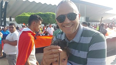 مهندس يصطحب ابنته على دراجة للمشاركة في وقفة دعم فلسطين بمدينة نصر (فيديو)