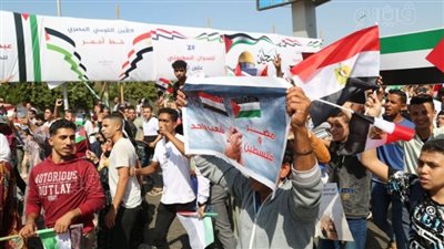 مظاهرات حاشدة في القاهرة والجيزة لدعم غزة، بنكررها جيل ورا جيل بنعاديكي يا إسرائيل، أبرز هتافات المصريين، والمصلون يرفعون الدعاء للشهداء (فيديو وصور)