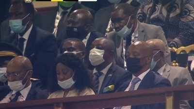 رئيس الكاف نائما أثناء مباراة الأهلي وسيمبا في الدوري الإفريقي