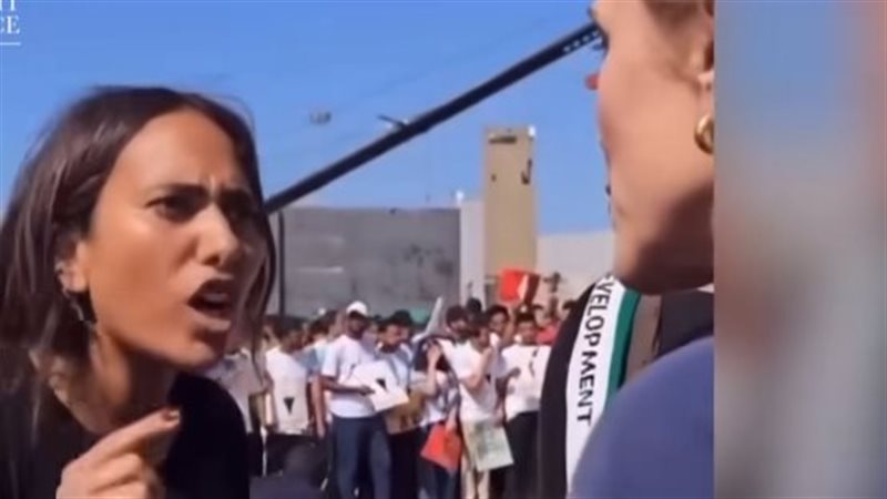 الناشطة المصرية بمعبر
