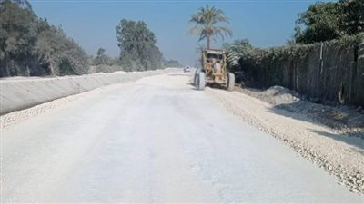 محافظ الجيزة يتابع أعمال رصف وتطوير طريق ترعة المحمودية (صور)