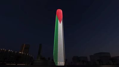 إضاءة البرج الأيقوني في العاصمة الإدارية بعلمي مصر وفلسطين (فيديو)