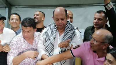 حسام المندوه وأحمد سليمان يحتفلان بالكوفية الفلسطينية بعد الفوز بانتخابات الزمالك (صور)