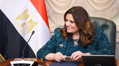 وزيرة الهجرة تعقد اجتماعًا لبحث خطة التطوير المؤسسي والهيكلي للوزارة