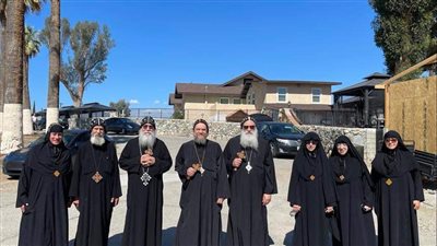 الأنبا مكاريوس يزور دير الراهبات في كاليفورنيا