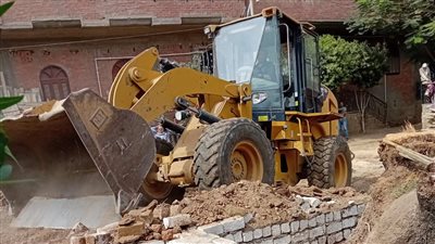 تنفيذ 32 قرار إزالة لتعديات على أراض زراعية ومخالفة بناء بمراكز أسيوط