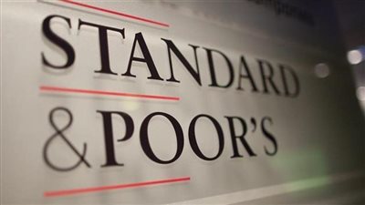 تأثير سلبي في الاقتصاد بعد تخفيض تصنيف مصر الائتماني.. سوق المال يواجه صعوبات نتيجة التضخم العالمي.. ونقص العملات الأجنبية يفاقم خسائر الدولة