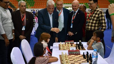 محافظ جنوب سيناء يشهد منافسات بطولة العالم للشطرنج للناشئين بالصالة الرياضية