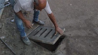 تسليك بالوعات الأمطار في ميت غمر بالدقهلية استعدادا لفصل الشتاء 