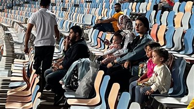 أسرة زيزو تسانده من مدرجات ستاد القاهرة (صور) 