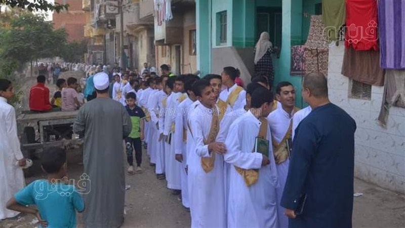 قرية تزف ٢٠٠طالب