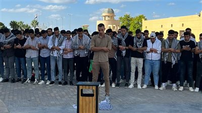 طلاب جامعة سيناء يؤدون صلاة الغائب على أرواح الفلسطينيين ويدينون استهداف المدنيين