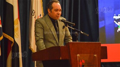 رئيس القاهرة للمسرح الجامعي: نقاوم منتهكي حقوق الإنسان بالفن 