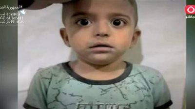 الطفل الفلسطيني المرتجف: الحمد لله أنا كويس وبتعالج في مستشفى ناصر (فيديو) 