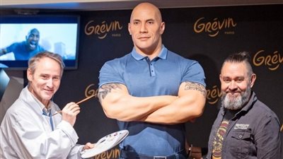 ذا روك يثير أزمة في باريس بسبب تمثال