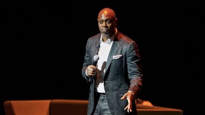 ديف شابيل يهاجم أمريكا وإسرائيل ويصف ما يحدث في غزة بجرائم حرب 