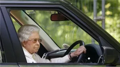 مواصفات سيارة الملكة اليزابيث ملكة بريطانيا بعد طرحها في مزاد علني 