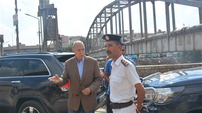 محافظ القليوبية يقود حملة لإزالة الإشغالات على أرصفة المُشاة ببنها 