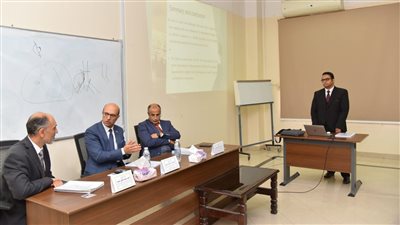 رئيس جامعة أسيوط يناقش رسالة دكتوراه بمستشفى القلب 