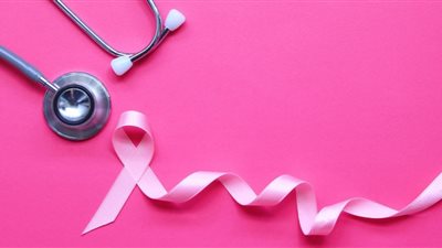 هل يصيب سرطان الثدي السيدات كبار السن فقط؟ (فيديو)