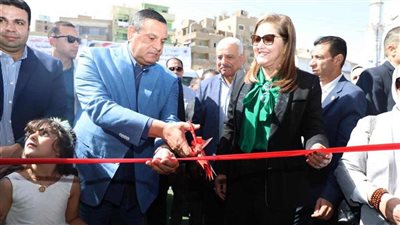 3 وزراء ومحافظ السويس يفتتحون منفذ بيع للسلع الغذائية