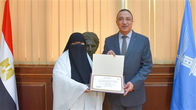محافظ الإسكندرية يكرم الفائزات بجائزة الأم المثالية لعامي 2022 و2023