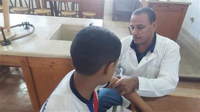 تطعيم 300 ألف طالب ضد الالتهاب السحائي بمدارس المنيا