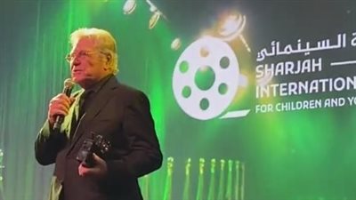 تكريم حسين فهمي في مهرجان الشارقة، ويؤكد: قلبنا مع أطفال وشباب فلسطين (فيديو)