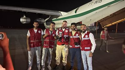 وصول طائرة جزائرية لمطار العريش تحمل مساعدات إغاثية عاجلة لغزة (فيديو)